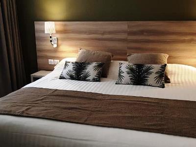 bedroom 1 - hotel best western crequi lyon part dieu - lyon, france