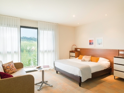 bedroom 3 - hotel lyon metropole - lyon, france