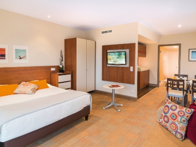 bedroom 5 - hotel lyon metropole - lyon, france
