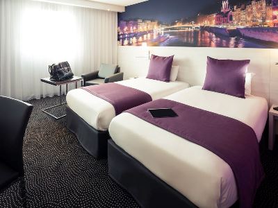bedroom - hotel mercure charpennes - lyon, france