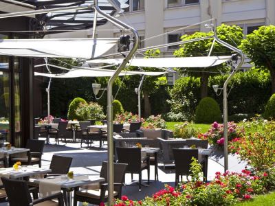restaurant - hotel warwick reine astrid - lyon, france