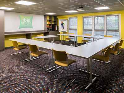 conference room - hotel ibis styles lyon confluence - lyon, france