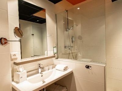 bathroom - hotel adonis lyon dock ouest - lyon, france