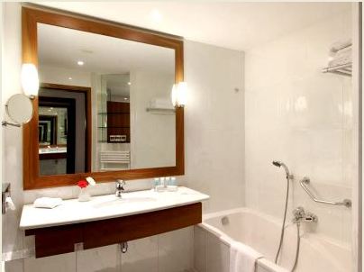 bathroom - hotel marriott lyon cite internationale - lyon, france