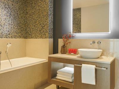 bathroom - hotel intercontinental lyon - hotel dieu - lyon, france