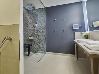 bathroom 2 - hotel intercontinental lyon - hotel dieu - lyon, france
