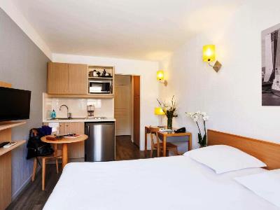 bedroom - hotel adagio access marseille prado perier - marseille, france