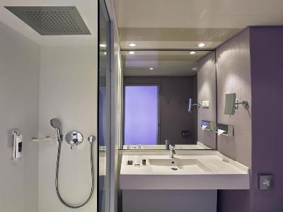 bathroom - hotel mercure metz centre - metz, france