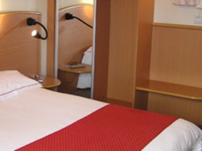 bedroom 1 - hotel kyriad metz centre - metz, france