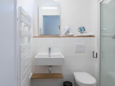 bathroom 1 - hotel kabane montpellier - montpellier, france