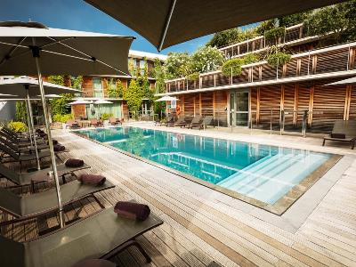 outdoor pool - hotel courtyard by marriott - montpellier, france
