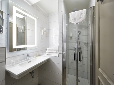 bathroom - hotel bw au cheval blanc mulhouse nord - mulhouse, france