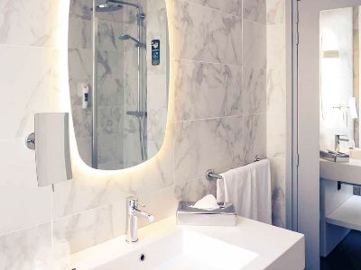 bathroom - hotel mercure nancy centre stanislas - nancy, france