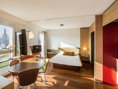 bedroom - hotel aparthotel adagio nantes centre - nantes, france