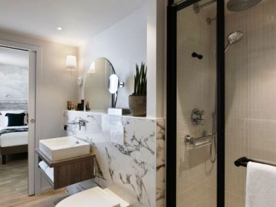 bathroom - hotel citadines confluent nantes - nantes, france