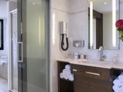 bathroom - hotel aston la scala - nice, france