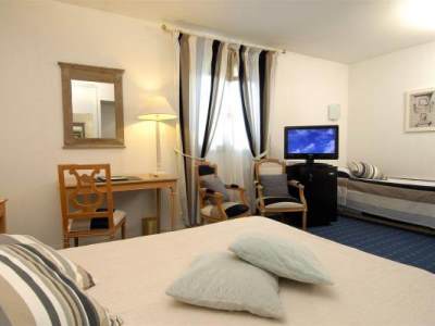 bedroom 4 - hotel best western l'orangerie - nimes, france