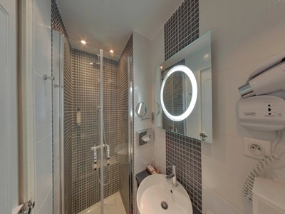 bathroom 2 - hotel best western d'arc orleans - orleans, france