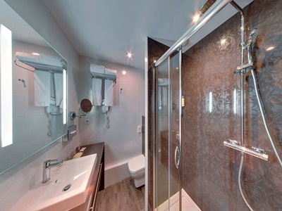bathroom 1 - hotel best western d'arc orleans - orleans, france