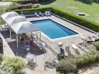 outdoor pool - hotel novotel orleans st jean de braye - orleans, france