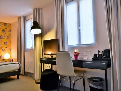 junior suite 1 - hotel 29 lepic - paris, france