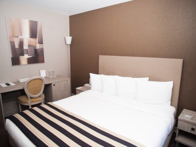 bedroom - hotel 29 lepic - paris, france