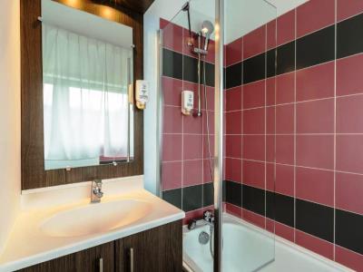 bathroom - hotel adagio access paris la villette - paris, france