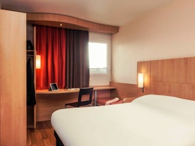 bedroom - hotel ibis epinay sur seine - paris, france
