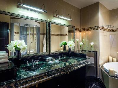 bathroom - hotel collectionneur arc de triomphe - paris, france