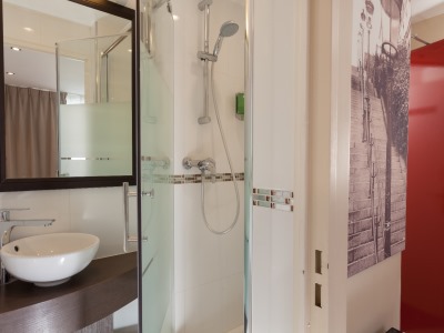 bathroom - hotel apolonia montmartre, sure collection bw - paris, france