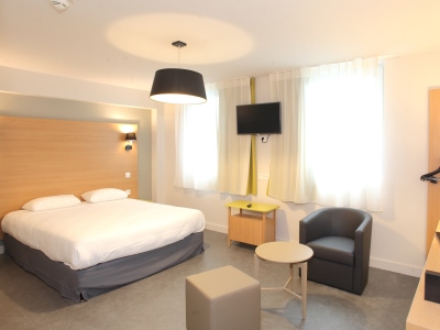 bedroom - hotel reseda - paris, france