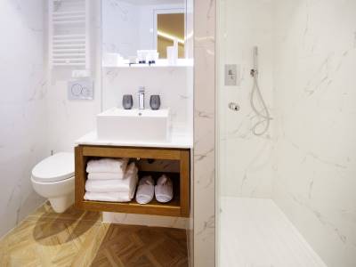 bathroom - hotel petit lafayette - paris, france