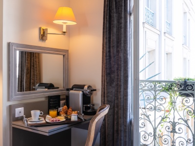 bedroom 5 - hotel aston - paris, france