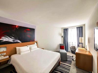 bedroom 5 - hotel novotel gare montparnasse - paris, france