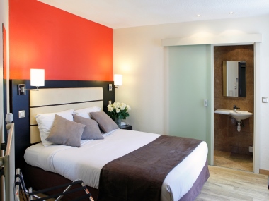 bedroom 2 - hotel sure by bw paris gare du nord - paris, france