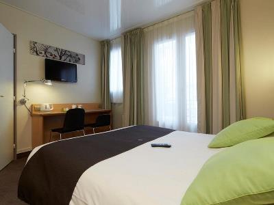 bedroom 1 - hotel campanile maine montparnasse - paris, france