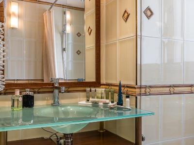 bathroom - hotel villa pantheon - paris, france