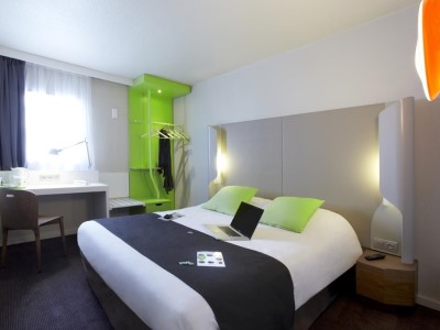 bedroom 1 - hotel campanile paris est - pantin - paris, france