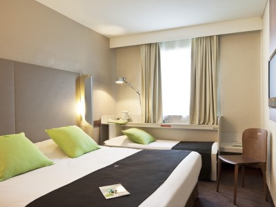 bedroom 2 - hotel campanile paris est - pantin - paris, france