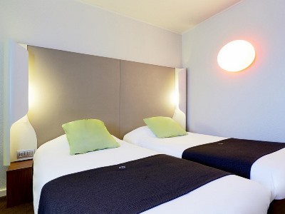 bedroom 4 - hotel campanile paris est - pantin - paris, france