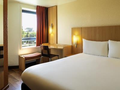 bedroom - hotel ibis la villette cite des sciences - paris, france