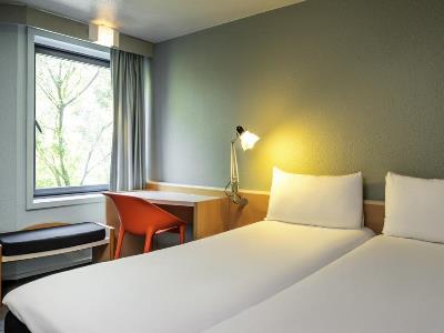 bedroom 1 - hotel ibis la villette cite des sciences - paris, france