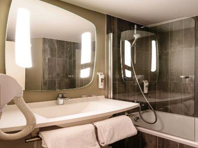 bathroom - hotel ibis alesia montparnasse 14th - paris, france
