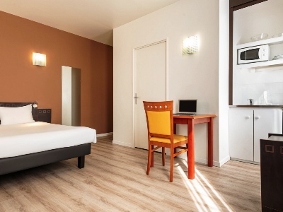 bedroom 1 - hotel adagio access philippe auguste - paris, france