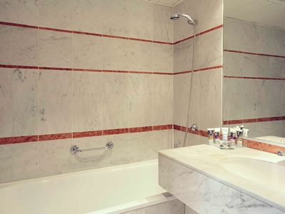bathroom - hotel mercure perpignan centre - perpignan, france