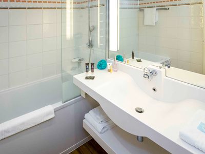 bathroom - hotel novotel perpignan - perpignan, france