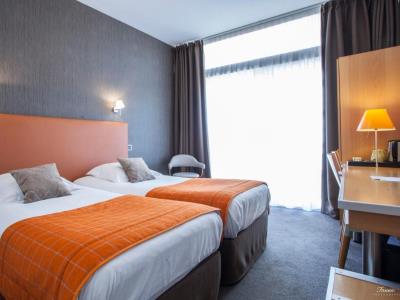 bedroom 1 - hotel des lices - rennes, france