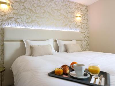 bedroom 1 - hotel l'ortega - rennes, france