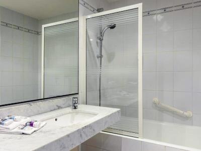 bathroom - hotel mercure rennes centre gare - rennes, france