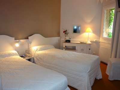 bedroom 4 - hotel causse comtal - rodez, france